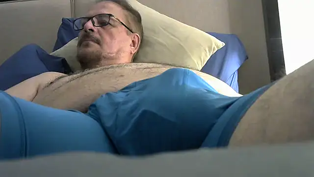 HungThickUncMax's Webcam Show