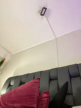 MiilaBlake - Buttplug on w DOMI vibing it