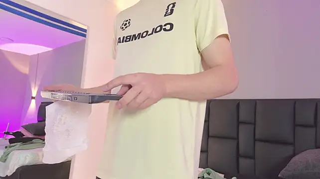 MikaelSlow 라이브 XXX 채팅