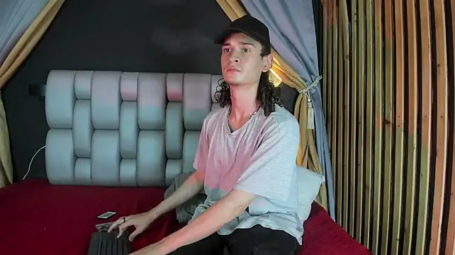Živý XXX chat Royal_Y0ung