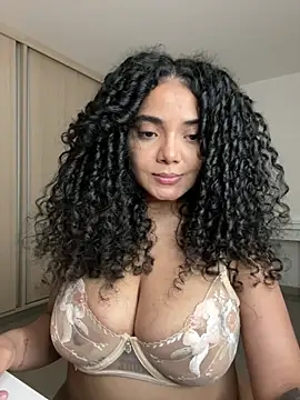 Curlyierr's Live XXX Chat