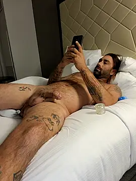 Show de tattedcock13 na webcam