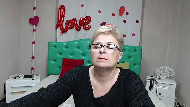 EmiliaGree's Live XXX Chat