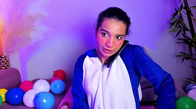 Czat XXX na żywo – Emily_bruss