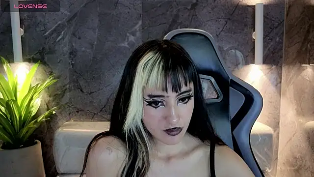 raven_t_'s Live XXX Chat