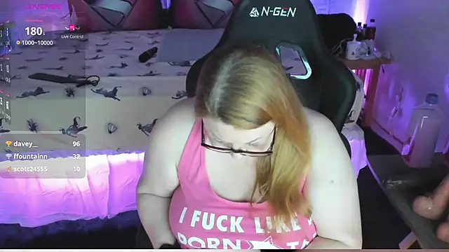 Chat XXX en directo de KurvyKandie