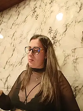 MONICA__11 Adlı Modelin Canlı XXX Sohbeti