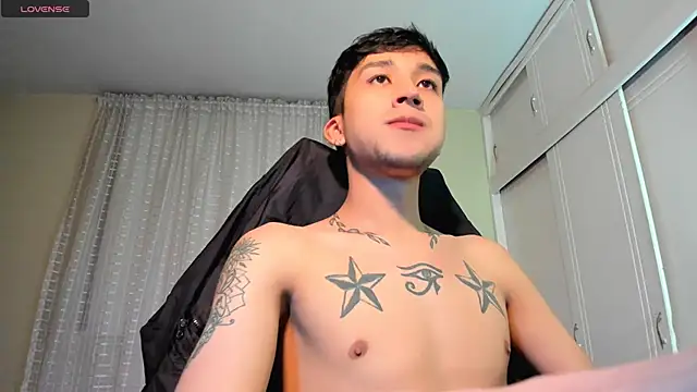 tom_Howard Live XXX-Chat