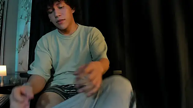 adrian_black86306's Live XXX Chat