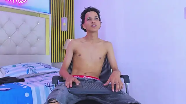 JustinSecret's Live XXX Chat