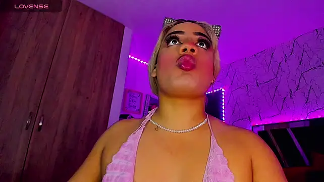 צ'אט XXX בשידור חי של Amber_bigdick22