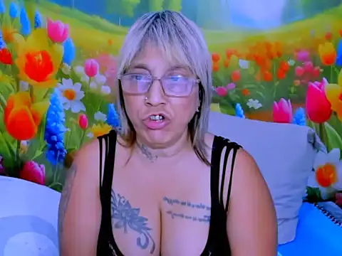 Chat +18 de indianroxy ao vivo