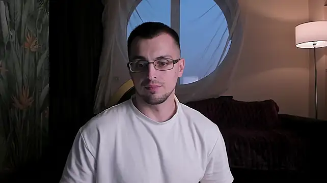 Friend12321 – Naživo XXX chat