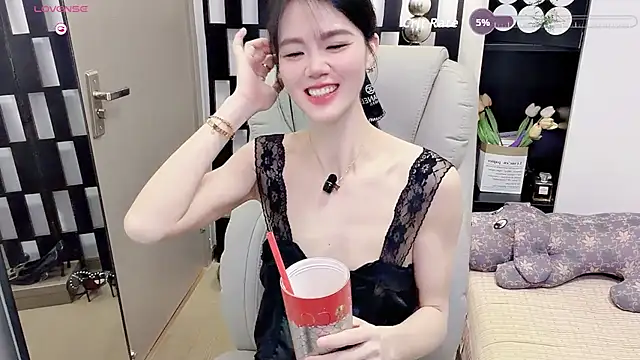 Yueyue-MM - 小粉塞入3分钟