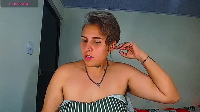 Yessi_rousse Adlı Modelin Canlı XXX Sohbeti
