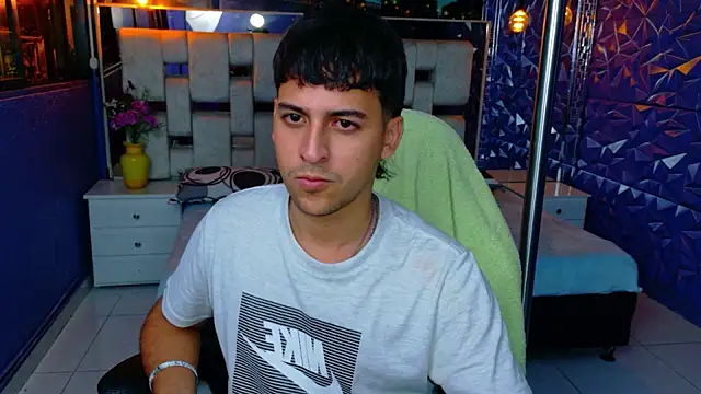 Chat XXX ao vivo de ian_sprouse