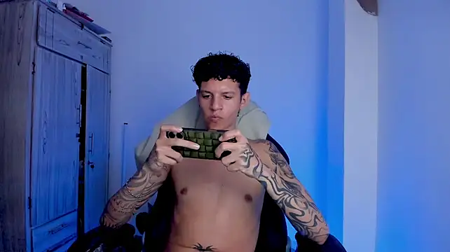 Chat +18 de tylerrnova ao vivo