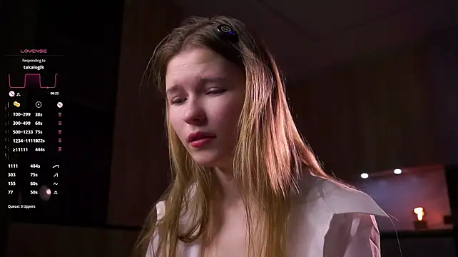 LynHillaire - PLay with my hairs