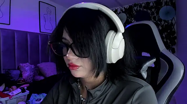 دردشة Kitty_Gang الجنسية المباشرة