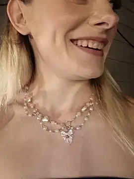 Chloe_StClaire - Nipple/clit clamps, play with