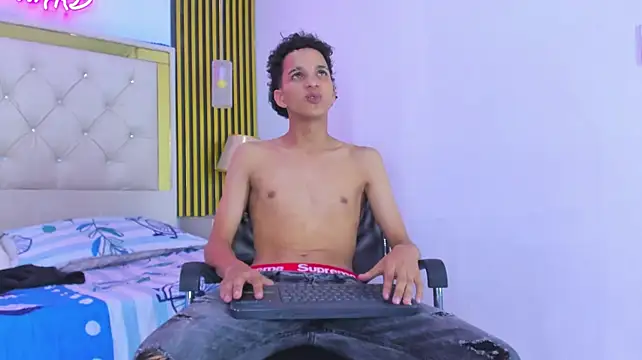 JustinSecret লাইভ XXX চ্যাট