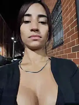 karolyne_babee Adlı Modelin Canlı XXX Sohbeti
