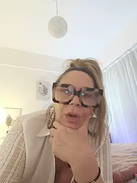 lolavalecuatro Chat XXX live
