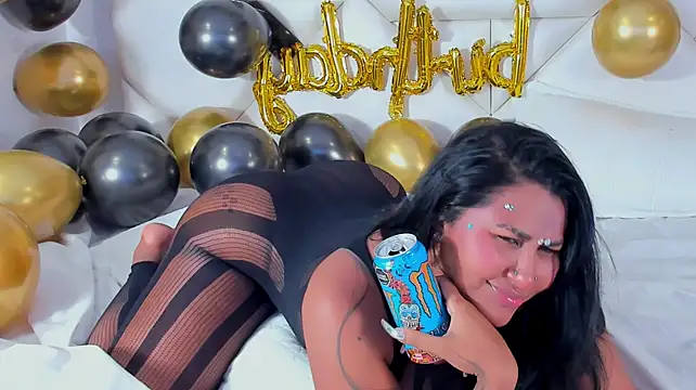 StormyButty18 - Happy start to your birthday, my queen.