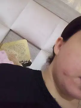 Beerrry Adlı Modelin Canlı XXX Sohbeti