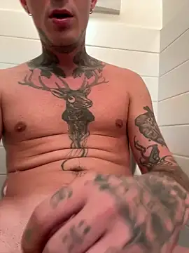 tatuato23: онлайн-секс-чат