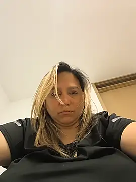Chatroom XXX en direct de LauraReeves