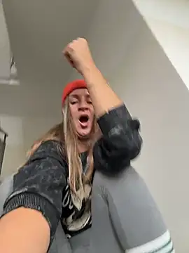 EvvaMur - Squirt in leggings . Wow.