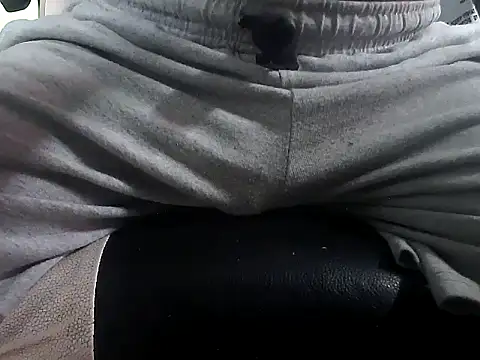 Precumking1 – Naživo XXX chat