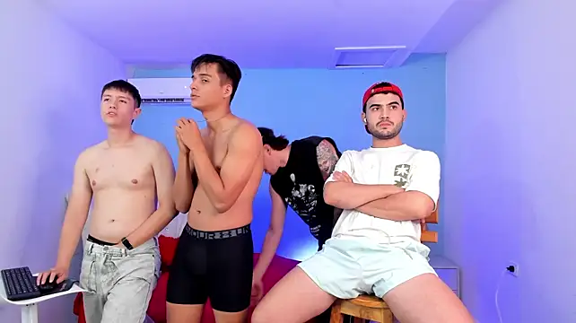 Spaceboyss18 XXX чат на живо