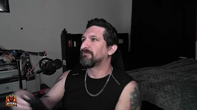 XXX chat uživo modela DevilPup75_
