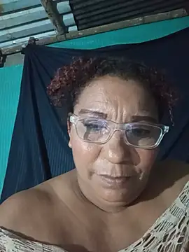 צ'אט XXX בשידור חי של RoxanaQueen_