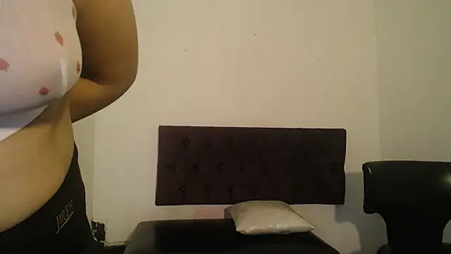 XXX chat uživo modela Little18Doll