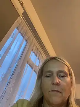 Blondnboujee53 XXX чат на живо