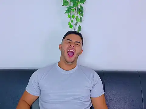 TylerWest_ XXX чат на живо