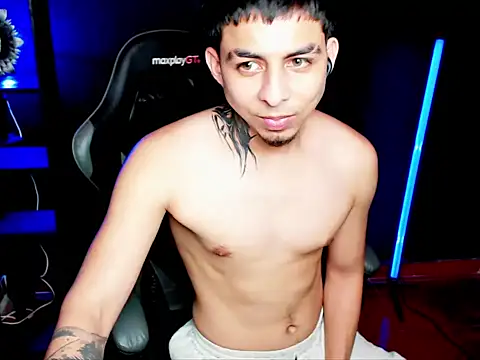 ALPHA_LATINO Adlı Modelin Canlı XXX Sohbeti