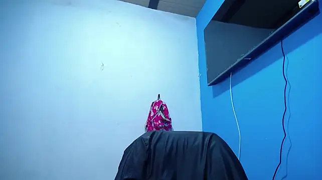 carolinhe26 Adlı Modelin Canlı XXX Sohbeti