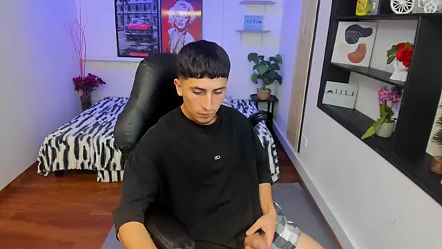 Benji23_ élő XXX-chatje