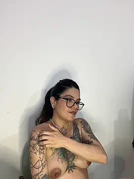 แชท XXX สดของ Esmeralda_hairy