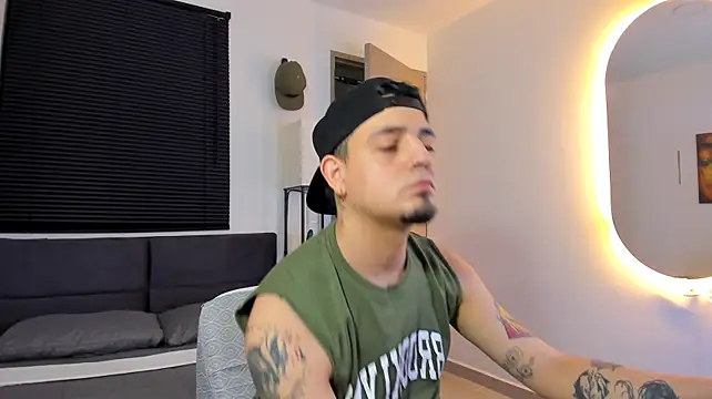 Chat +18 de alejandro_calderon1 ao vivo