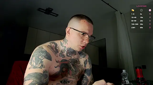 XXX chat uživo modela Tommy_cat
