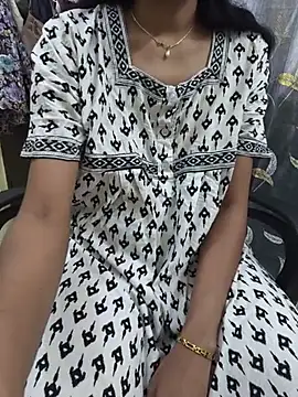 Cuteteluguammmaie Adlı Modelin Canlı XXX Sohbeti