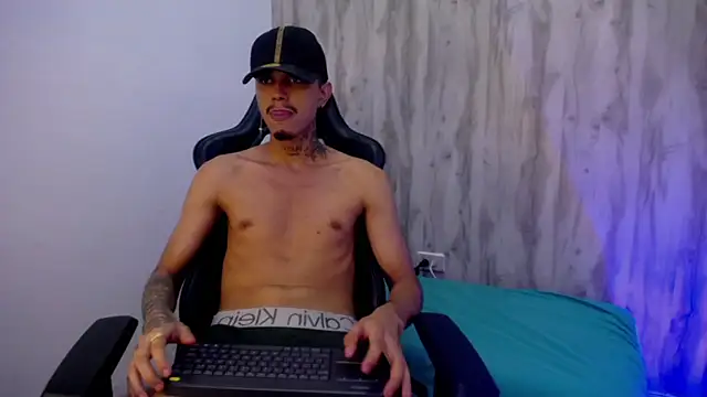 Chat +18 de Tayson_Hot ao vivo