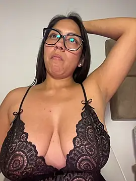 KIARAPRETTY Adlı Modelin Canlı XXX Sohbeti