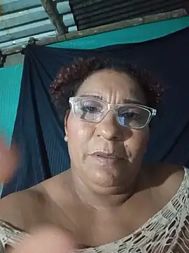 Chatroom XXX en direct de RoxanaQueen_