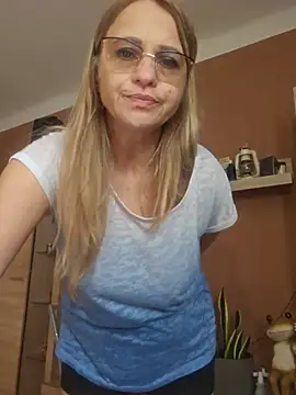 BLONDKICIA1 – Live XXX-chat